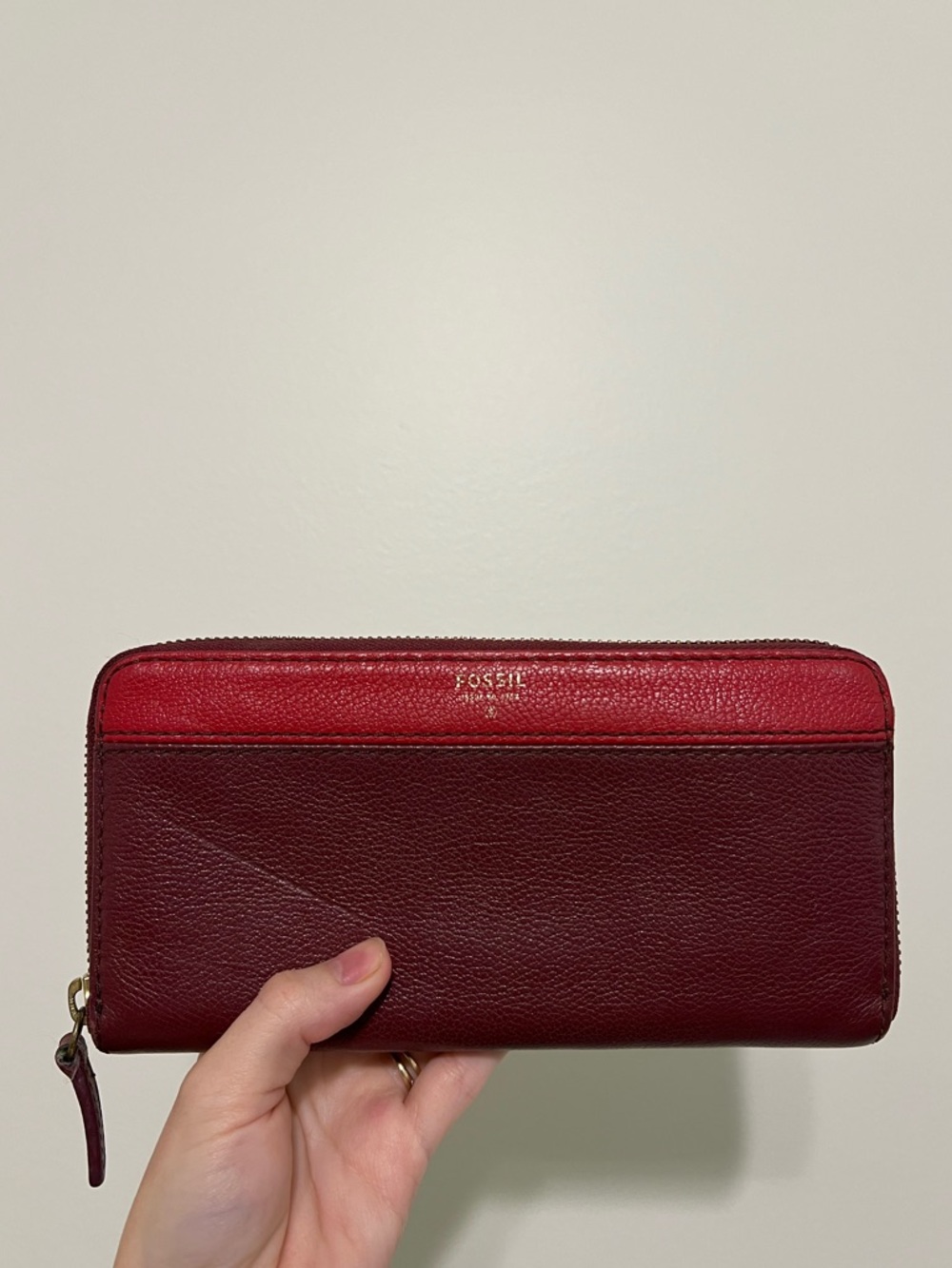 Fossil Burgundy / Maroon and Red Leather Zipper Clutch Wallet